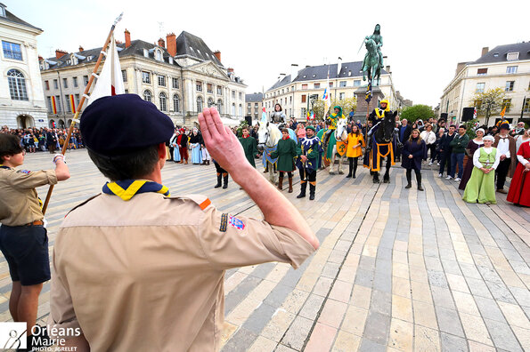 Chevauchée de Jeanne d’Arc Départ de la place du Martroi le 1er Mai