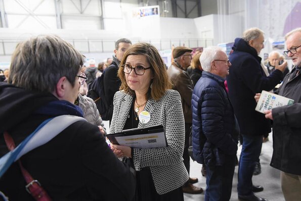 Forum de quartier - Virginie Marchand (Adjointe au Maire) Forum de quartier - Virginie Marchand (Adjointe au Maire)