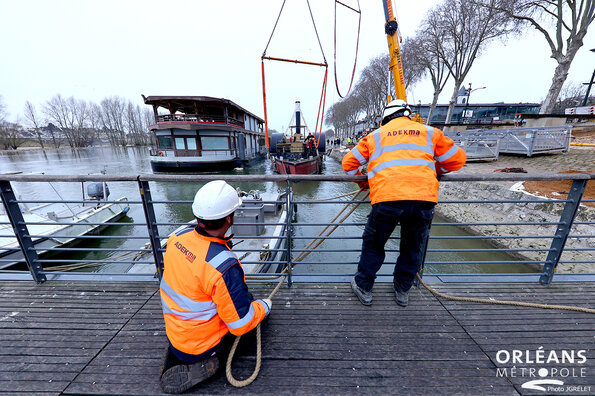  Grutage de l'Inexplosible à Orléans - quai du châtelet