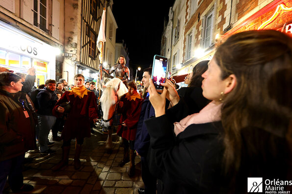 Entrée du défilé porte Bourgogne lors des Fêtes de Jeanne d'Arc le 29 avril 2023
