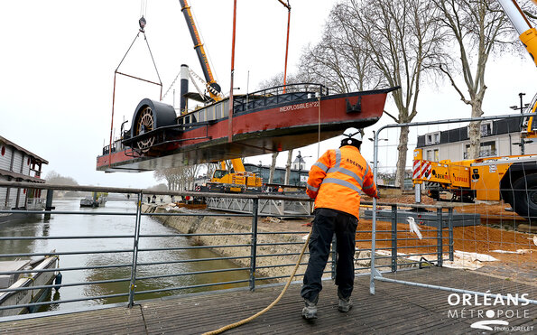  Grutage de l'Inexplosible à Orléans - quai du châtelet