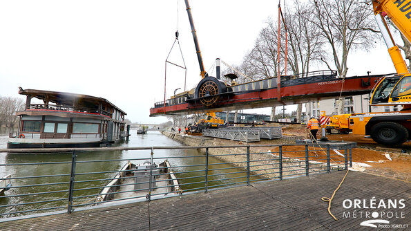  Grutage de l'Inexplosible à Orléans - quai du châtelet